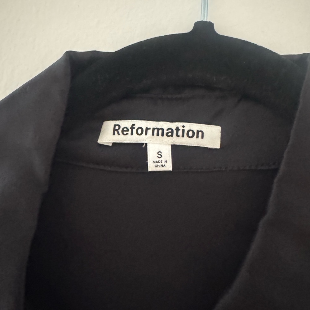 Reformation 100% silk button down (never worn) - Picture 5 of 5